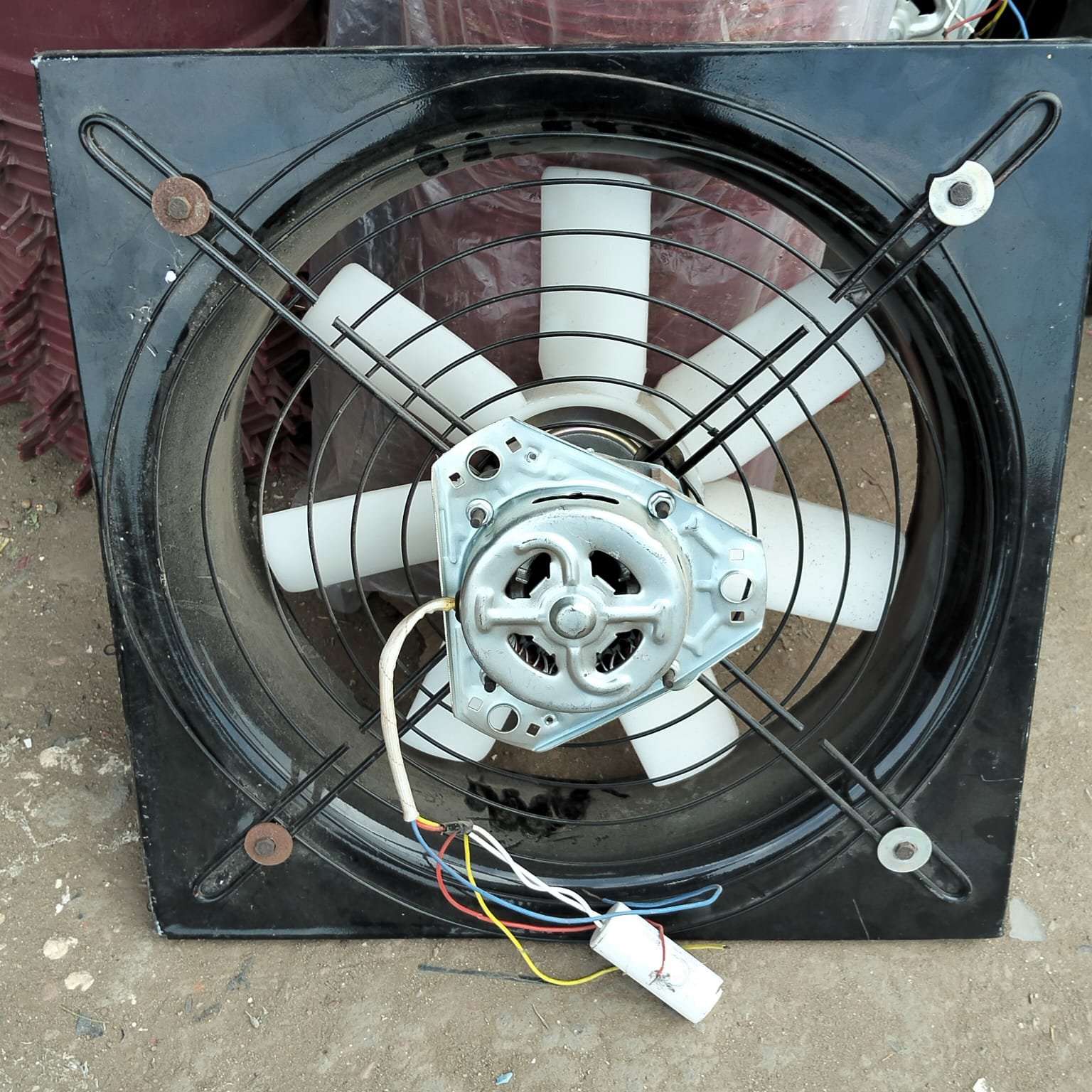 شفاط اسود 60*60 220 وات 8 ريشة